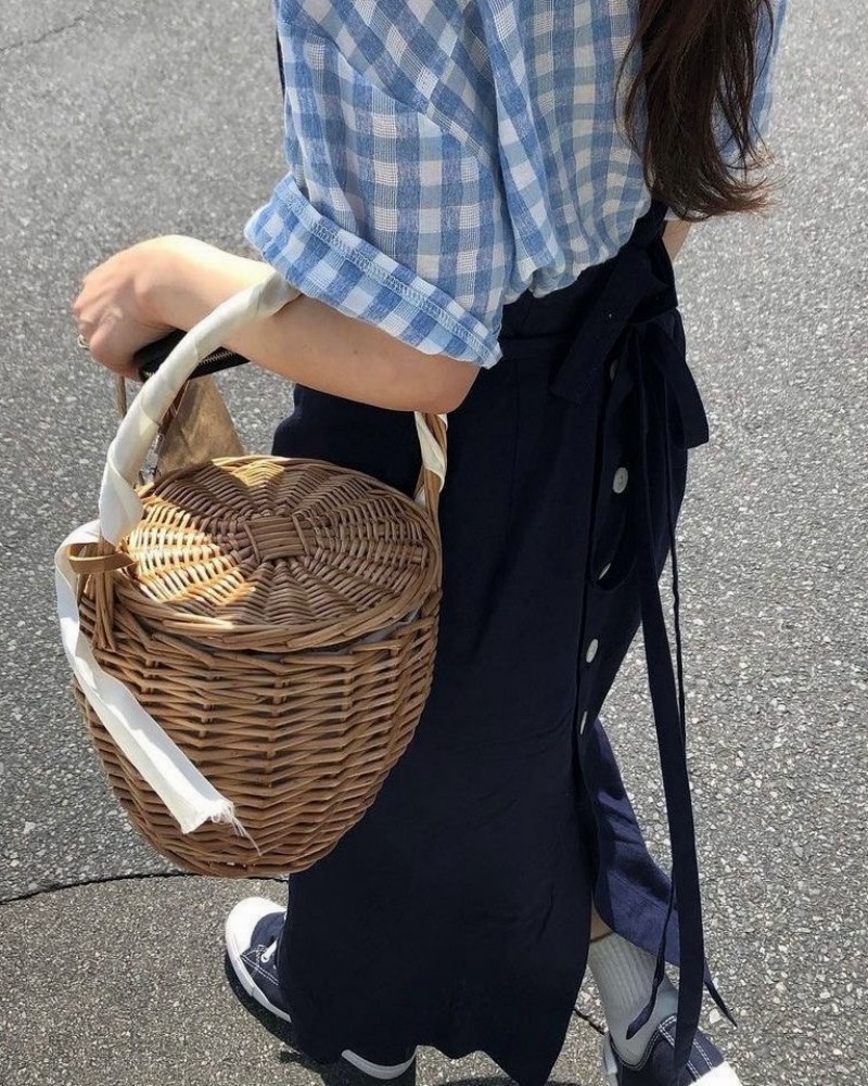 French Style Handheld Basket Bag Handwoven Rattan Bucket Bag with Lid Woven Bag Summer Straw Bag Beach Bag